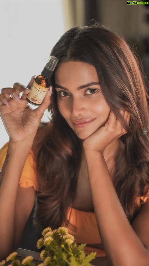 Dimpi Sanghvi Instagram - Transforming my skin with Moha’s Hydrating Face Serum 🌿✨ currently at 20% off on @mynykaa Say goodbye to dry, dull skin! This serum is my secret weapon for hydration with 2% Hyaluronic Acid, Licorice, Bamboo Extract, Papaya, and Rice Bran. Ayurvedic actives like Yashtimadhu and Bamboo Extract work wonders, leaving my skin soft, supple, and radiant. ✨ @themohalife #AD #themohalife #sunscreen #summeressentials #sunscreenspray #hyaluronicacid #MohaXNykaa #hydration #ayurveda #glowingskin