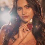 Dimpi Sanghvi Instagram - #AD | Here’s to unlocking radiance with the all-new Lakmē Glycolic Illuminate Collection! ✨ This collection has been my ultimate secret to achieving a diamond-like glow. Adding Lakmē Glycolic Illuminate Serum into my nighttime ritual has healed my skin barrier at the same time giving me that nourished and hydrated skin from within with the Lakmē Glycolic Illuminate night cream. Don’t miss out on the magic of the Lakmē Glycolic Illuminate Collection – try it today and #ShineLikeAdiamond! ✨ @lakmeindia @lakmeskin #Lakmē #LakmeSkin #SkinUpWithLakme #RunwayReadySkin #LakmēLaunchEvent #LakmēNewLaunch #Glycolic #GlycolicIlluminateCollection #IlluminatedSkin #DimpiSanghvi