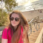 Dina Garipova Instagram - Привет всем! ⠀ Надеюсь, что вы отлично проводите лето! ⠀ Мой отпуск пока в разгаре) И он уже принес много приятных эмоций. Например, я убедилась в правильном выборе города. Светлогорск - уютнейшее место! Здесь повсюду милые европейские домики, окруженные зеленью и хвойными растениями, от которых аромат стоит невероятный! Теплое море, вдоль которого растянулся променад с высоким панорамным лифтом. Сказка! ⠀ Ещё мы съездили посмотреть Янтарный, Зеленоградск и Куршскую косу. Если вам будет интересно, пишите в комментариях, могу подробнее рассказать об этих местах) ⠀ А пока, прекрасного вам настроения и доброй ночи! ⠀ #ДинаГарипова #DinaGaripova #ДинәГарипова
