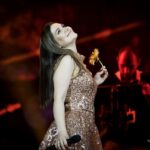 Dina Garipova Instagram - Здравствуйте, друзья мои! ⠀ Я поздравляю вас с Днём Влюбленных! И пусть рядом с каждым из вас всегда будет тот самый любимый человек, который всегда поймет, поддержит и вдохновит на новые свершения! И пусть он любит вас так-же сильно, как вы его! ❤️ ⠀ P.S. Начало 2021 года принесло нам довольно много неожиданностей, которые скорректировали наши планы. Но я надеюсь, что скорое приближение весны подарит нам прилив сил, необходимый для решения накопившихся вопросов и все разрешится наилучшим образом! ⠀ 🔹Ещё отвечаю на вопрос о нашем проекте с дуэтами-все обязательно будет! ✌️ И как только мы вернемся в нужную колею, обязательно сообщим обо всех новостях! ⠀ P.S. P.S. Ощущая нехватку ярких красок в жизни, мы вчера чуть не купили большого попугая! 🤪 Но вовремя остановились, понимая, что это решение слишком важное и мы все-таки 💯процентные собачники ) ⠀ #ДинаГарипова #DinaGaripova #ДинәГарипова #ДеньВлюбленных