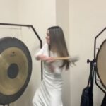 Dina Garipova Instagram - Камера! Мотор! ⠀ Мы сделали это! Концерты в @tatfilarmonia состоялись! Спасибо великолепным музыкантам! Спасибо дорогим зрителям! ⠀ Это было здорово! 👏👏👏 ⠀ P.S. Меня спрашивали о том, как выглядит закулисье...) вот примерно так 😁😁💃🏼 ⠀ #ДинаГарипова #dinagaripova
