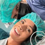 Diogo Beja Instagram - Viemos ao hospital ver se estava tudo bem.. e não saímos mais. 🙈 A nossa bebé achou que já se fazia tarde para vir conhecer-nos.. e cá está ela! 😍 Nasceu só há dois dias, mas parece que já faz parte das nossas vidas desde sempre. Há coisas que não se explicam.. como o nosso Amor por ela, que já era desmedido e inquestionável ainda ela estava na barriga aparentando ser mais fã de Xutos & Pontapés que o pai, causando umas últimas semanas difíceis à mãe.. bem como nosso Amor um pelo outro, que conseguiu aumentar ainda mais. Como é possível? 😍 E é nessa imensa bolha de Amor que queremos e iremos viver nos próximos tempos! Bem-vinda... Emília! ♥️