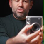 Diogo Beja Instagram - O geek está de volta!! 🤓 Confesso que nunca fui grande fã de câmaras instantâneas, mas quando vi a nova Mini Evo da Instax percebi que tinha de a experimentar. Não só porque se inspira no design clássico - e lindo! 😍 - das Fuji, mas porque alia as características de uma Instax numa câmara digital que é também uma impressora. É o híbrido perfeito! E ainda nem falei nos 10 efeitos da objectiva, multiplicados pelos 10 efeitos de filme. São 100 combinações criativas diferentes que vos vão permitir mostrar como vêem o mundo. 📷 Agarrem numa Mini Evo e inspirem-se! Eu quero muito ver isso. 😊 p u b | @instaxcamarapt #Instax #miniEVO #instaxer