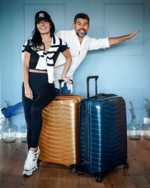 Diogo Beja Instagram - Estas fotos foram tiradas bem depois da nossa lua de mel só para mostrar que as nossas novas Samsonite #Proxis  sobreviveram - e bem - aos carinhos do "handling" e aos mais de 22 mil kms de viagem! E isso só foi possível graças ao novo material, altamente flexível e resistente, exclusivo Samsonite, que volta à forma rapidamente.

Quem me dera ser feito desse material, especialmente depois dos abusos da lua de mel. 😁

#MySamsonite @samsonite_pt #OsMariconços #AMiaeoDiogoCasaram