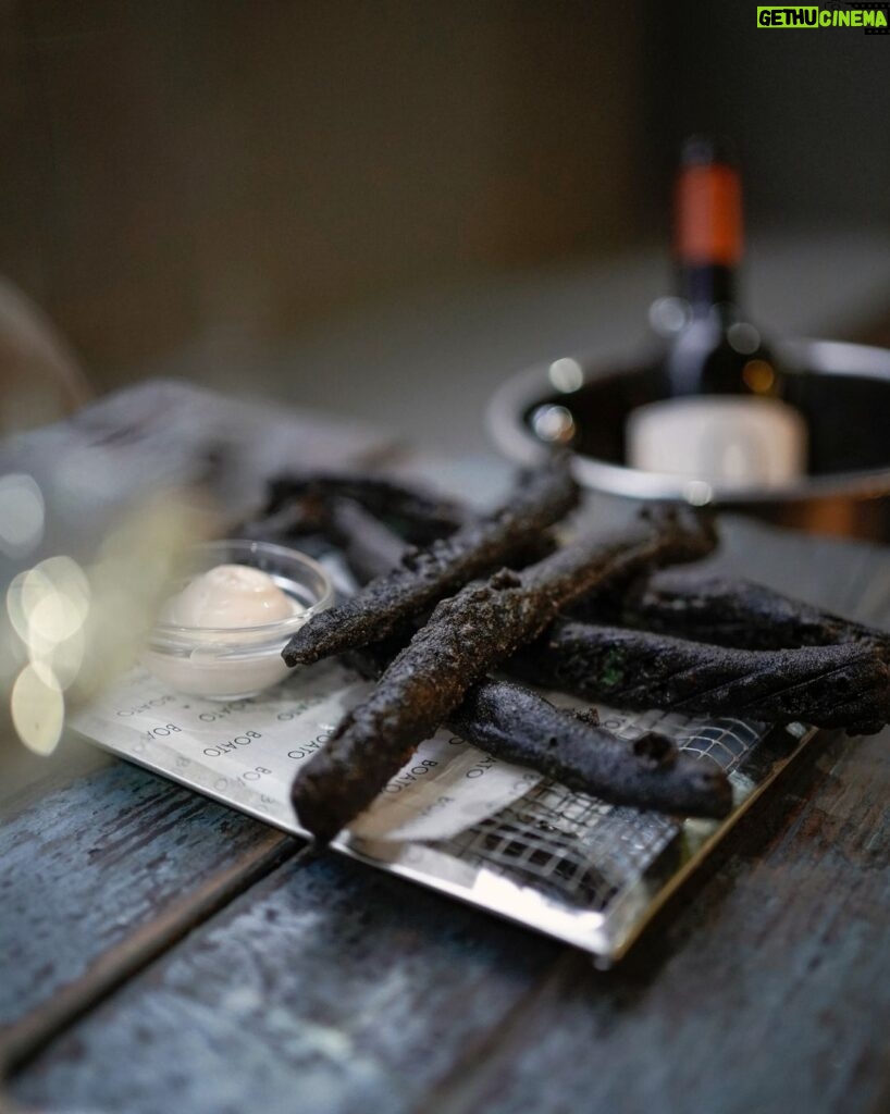 Diogo Beja Instagram - Os rumores são verdade: o Boato é um restaurante incrível! Mais um convite, mais uma oportunidade para fotografar comida altamente fotogénica.. dos peixinhos da horta em tempura de tinta de choco aos maravilhosos pregos, que foram a nossa sobremesa. 💪 Vamos voltar! 😍 @miarelogio #food #foodphotography #foodporn #onthetable #bonappetit #bomapetite #kitchen #boato #winelovers #shooters_pt #faded_world #faded_portugal #p3top #15aoburro #gerador #gerador_eu #instiesgerador #igersportugal #portugaldenorteasul #visitPortugal #Portugal #igerslisboa #Lisbon #Lisboa #agameoftones #gameoftones #sonyshooter #sonya7iii #sonyalphapt