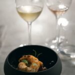 Diogo Beja Instagram - "Há pratos para partilhar e vinho? Contem connosco!" . Há umas semanas, o nosso périplo gastronómico parou no Terroir. Eu e a Mia adorámos o conceito: partilha de pratos, com vinhos escolhidos de forma a potenciar o sabor das iguarias e uma cozinha aberta mesmo à espera de ser fotografada. 😊 Tenho de destacar o maravilhoso puré de batata doce com aroma de trufa e o prego de tinta de choco e mexilhão. . Bom apetite! Em segurança. 🙌 . . #fujifilmxt4 #fujixt4 #fujifilmxpt #fuji35mmf2 #food #foodphotography #foodporn #onthetable #bonappetit #bomapetite #kitchen #terroir #terroirrestaurante #winelovers #vinícola #shooters_pt #faded_world #faded_portugal #p3top #15aoburro #gerador #gerador_eu #instiesgerador #igersportugal #portugaldenorteasul #visitPortugal #igerslisboa #agameoftones #gameoftones Terroir Restaurante