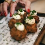 Diogo Beja Instagram - Ontem foi o Dia Mundial da Alimentação. Se há coisa que eu e a Mia gostamos é de ingerir alimentos.. e eu descobri que os adoro fotografar! 😊 Na semana passada, fomos convidados para jantar pelo @qura_lisboa. Ficámos maravilhados com o bacalhau, que é graciosamente acompanhado pela salada de legumes grelhados com molho de manga. De destacar ainda a sobremesa assinatura do Qura, a tarte de maçã. Incrível! 😋 Alimentem-se bem. . . #qura #foodporn #foodphotography #fujixt4 #fujifilmxpt #fujifilmxt4 #shooters_pt #faded_world #faded_portugal #p3top #15aoburro #gerador #gerador_eu #instiesgerador #igersportugal #portugaldenorteasul #agameoftones #gameoftones #LensCultureStreets LouQura Campo Ourique