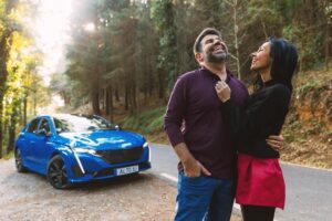 Diogo Beja Instagram - Quem nos conhece ou nos encontra na rua, sabe que andamos sempre de mão dada ou abraçados, mas na última semana abraçámos o novo #Peugeot308, um híbrido muito eficaz e que fez virar muitas cabeças pela cor forte e pelas linhas altamente desportivas. 🔥

Agora é o vosso momento! Mal possam, coloquem as vossas mãos num 308 e experimentem-no. #OMeuMomento @peugeotportugal *pub