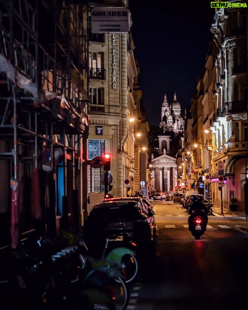 Diogo Beja Instagram - La nuit Parisienne. 😍 #shooters_pt #faded_world #p3top #15aoburro #gerador #gerador_eu #instiesgerador #streets_vision #life_is_street #streetsgrammer #streetphotography #streetphotographyinternational #SPiCollective #IG_streetphotography #capturestreets #agameoftones #gameoftones #LensCultureStreets #fujifilmxpt #fujixt4 #fujinon33mmf14 Rue La Fayette