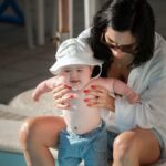Diogo Beja Instagram - No dia 28 de outubro do ano passado, apeteceu-me gritar ao mundo "A Mia foi Mãe!". Alguns dirão "grande coisa, todos os dias há mulheres que se tornam mães". Verdade, mas eu sei que o Mundo se tornou um lugar melhor no dia em que a Mia foi Mãe. 🙏 E a nossa Emília só podia ser tão incrível como é, com a Mãe maravilhosa que tem. ♥️ Hoje é o primeiro Dia da Mãe da Mia. O primeiro de muitos. #AMiaeoDiogoForamPais #FelizDiadaMae #BabyEm #BabyEmilia #BabyMi #OsMariconços