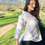 Divyanka Tripathi Instagram - Featuring : Div, Stellenbosch Viniyards & Protea (South African national flower). Stellenbosch, Western Cape