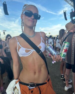 Dixie D'Amelio Instagram - she coachella’d