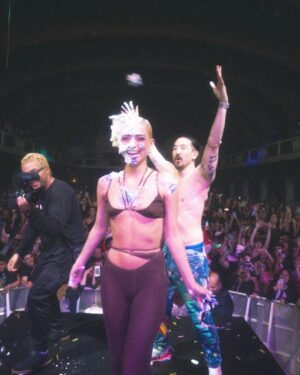 Dixie D'Amelio Instagram - last night w @steveaoki 

OLDER out 4/7☁️