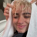 Dixie D'Amelio Instagram - nice clock (rings)