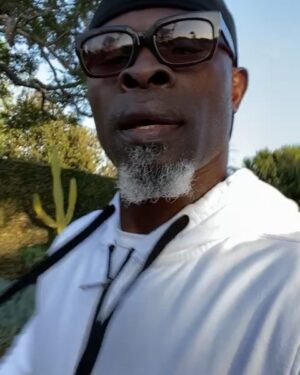 Djimon Hounsou Instagram - Today, I ran to honor the life and untimely death of Ahmaud Arbery. May his soul R.I.P. How many of our brothers and sisters still have to die before America becomes the Land of the Free? We demand justice.  #defeatracism  #RunWithMaud #JusticeforAhmaudArbery