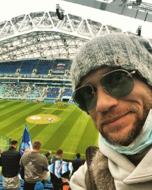 Dmitriy Khrustalev Instagram - “Фишт” в переводе с английского “рыбат”. 
Сочи-Зенит 1:2!!!
Шапка: @ne_babushka @metkivsem.ru @dmitry_khrustalev