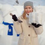 Dmitriy Khrustalev Instagram - В Парке Горького поселился главный символ нашего фонда – снежный Галчонок. Он участвует в фестивале «Снег и лед в Москве». Во время фестиваля проходили мастер-классы по снежной скульптуре для детей и взрослых, работал уличный театр, было сделано более 70 фигур изо льда и снега и «Аллея звезд» с снеговиками артистов, спортсменов и художников. Именно здесь и разместился наш Галчонок. Что мы хотели сказать нашей фигурой? Помогать важно. Помогать нужно. Благотворительный Фонд @galchonok_fond в этом году отмечает юбилей! Уже 10 лет он помогает детям и молодежи с церебральным параличом и другими двигательными нарушениями. Мы с ребятами и @juliaperesild с помощью опытного скульптора закончили нашу фигуру, а ребята из фонда подарили Галчонку шарфик, который связали сами! Спасибо @kultura_mos за возможность еще раз напомнить о важности добрых дел. #снегилед #snowmoscow #галчонок_фонд #galchonok #помогатьпросто Парк Горького