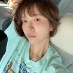 Do Yeon-jin Instagram - 나와 블루스 둘다 사랑해 🩵 뭔가 나오고 좋아해주니 넘 좋네요 대량으로는 안해요 아니 못해요 ^^ 돈트 워리~~~ 제가 소소하게 저의 취향 넣어서 소량제작으로 기간한정 제작하는것이라… 품절되면 재생산은 없어요 죄삼당 🔫😁 루즈한 박스티라 넉넉하게 남녀모두가늉✨사이트 프로필참고!
