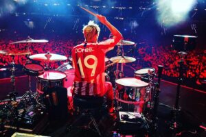Dominic Howard Instagram - Muchas gracias Madrid ⚡️🇪🇸 ⚡️ The best end to our summer tour 🙌🏼