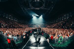 Dominic Howard Instagram - We will miss this show and all of you guys. Thanks to everyone who came to see us over the last 18 months ✊🏼It’s been epic yet again ⚡️