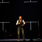 Dominic Paquet Instagram - Il me reste juste 5 shows d’ici la fin de l’année! Question de bien la terminer pis de rire un bon coup, c’est là 👇 1er déc. | St-Eustache (complet) 8 déc. | Ste-Marie (complet) 9 déc. | St-Gabriel-de-Rimouski 27-28 déc. | Brossard On s’voit où? 📷 Éric Myre