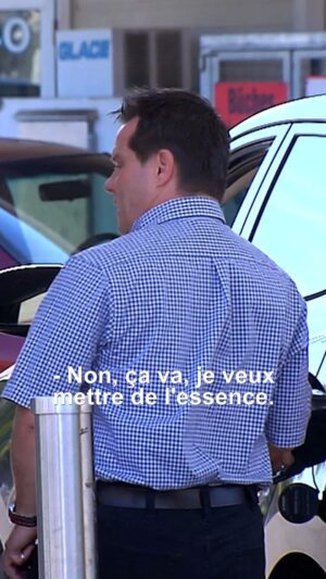 Dominic Paquet Instagram - C’tu moi où on dirait qu’il y a toujours un manque de coordination au moment où tu dois entrer le pistolet dans la tank à gaz? ⛽ C’est sûr que quand y’a le préposé à l’essence qui te fait pogner les nerfs ça aide pas non plus, hein? 😂