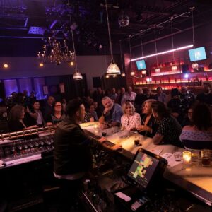 Dominic Paquet Instagram - Le party est pogné dans Brasserie chez P-A! Pour le voir de vos propres yeux 👉 rendez-vous à 20h sur les ondes de TVA! 

À tantôt la gang! 
📷 Eric Myre
