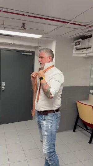 Dominic Paquet Instagram - J’ai eu une petite extinction de voix dans les derniers jours, mais je pense bien maintenant que c’est réglé.. 😅