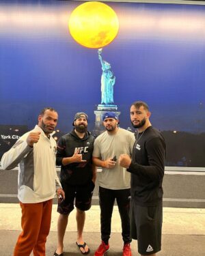 Dominick Reyes Instagram - Ride or die @danreyes25 coach Mike @fernelyfeliz #teamreyes. I know I am capable of great things, we will win again. ❤️💯