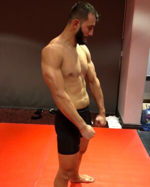 Dominick Reyes Instagram - Feelin it 🔥🔥 🔋
#fightfeeling #thepower #ufc281 #1weekout
