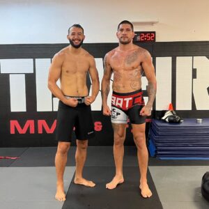 Dominick Reyes Instagram - Iniciando a minha preparação e hoje já começamos assim… com @domreyes24 

@teixeirammaandfitness 
@gloverteixeira 
@pliniocruzmma 
@traillerdomarcao
@renata.sato
@leealves.boxe 
@tuliocorra 
@minotauroenergy 
@minotauromma 
@athleticcbd
#alexpereira #alexpoatan #ufc #fighter #brasil #alexpoatanpereira #traillerdomarcão