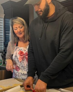 Dominick Reyes Instagram - Christmas cookies with Mom ❤️🎄✝️
#christmas #cookies #family #tradition #enjoythesemoments