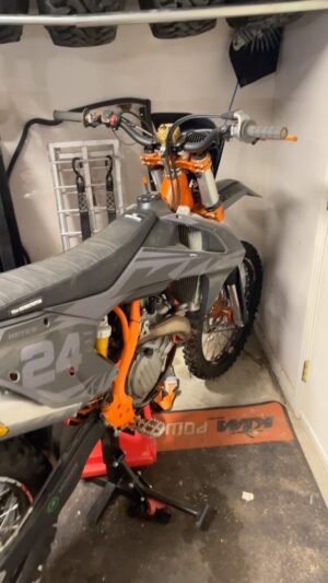 Dominick Reyes Instagram - Head up! #scams #internet #braapp #victory #motorcycle #dirtbike #yamaha #ktm