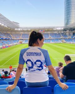 Dominika Mirgová Instagram - Mamina plní Peťkovi sny 💙 dnes uvidí Ronalda prvýkrát naživo 🥹 Ďakujeme @sfzofficial 🙏🏼 Tehelné pole