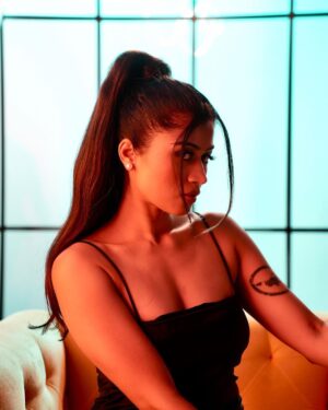 Donna Munshi Instagram - Who knew ponytails could be such a quick and easy accessory to wear? 🥹

Paula’s Periwig Place
Designer Periwigs and Hair extensions in vibrant colours that give you a whole new way to express your vibe. All of our intricately designed products are hand woven and made from ethically sourced, 💯% natural hair of the finest quality.

#hairtransformation #hairtrends #humanhair #extensions #hairdo #remyhairextensions #wigs #indianhair #weavesart #photooftheday #wig #life #wigstyle #hairoftheday #volumehairextensions #hairislife  #wigforsale #customwigs #wigmaker #wigsupplier #humanhairwigs #wigstyling #wigslay #lovehair #hairmakeover #wigshop #hairmagic #hairtrends #hairartist