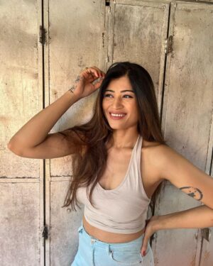 Donna Munshi Instagram - And the laziness continues with some no edit, no filter pictures because you know……summer…and all that jazz 🐳

📸: @rohan._dsouza 

#nofilter #noedit #portrait #naturallight #portraitshoot #bandra