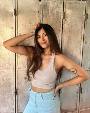 Donna Munshi Instagram - And the laziness continues with some no edit, no filter pictures because you know……summer…and all that jazz 🐳

📸: @rohan._dsouza 

#nofilter #noedit #portrait #naturallight #portraitshoot #bandra
