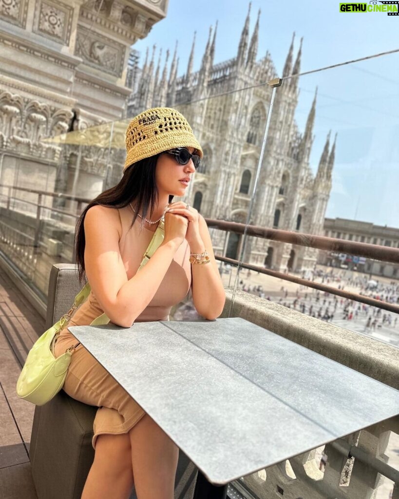Dorra Instagram - My last post from 🇮🇹 I promise ✌️ #ᴘʜᴏᴛᴏᴅᴜᴍᴘ #Dorra Milan, Italy