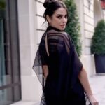 Dorra Instagram - 🖤🫶 Paris, France