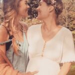 Doutzen Kroes Instagram – This picture was taken on Sunday during my sisters mother blessing ceremony. 
A ceremony that was inspired by an ancient Navajo ritual called Blessingway; created to spiritually support and empower the new mother for her journey of birthing and motherhood, dedicated to nurturing the mother, and filling her cup so it overflows with love and confidence as she awaits the impending birth of her baby. 
It was truly magical to be part of such a loving group of women surrounding my sister!
Sitting there seeing Rens and her beautiful pregnant belly I realized the time to deliver her baby is coming soon. This empowering ritual has given her trust and faith to have a beautiful natural birth! ✨💫