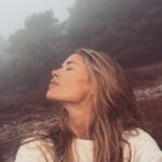 Doutzen Kroes Instagram – I’m in this physical world but I’m non of it, yet I’m all of it! I’m here to remember who I am. 

My life becomes magical when I follow the flow of my path by synchronicity. recognizing the extraordinary in the ordinary. 
Power over Force.
I’m grateful to be part of this miraculous shift and evolution of human consciousness.Love you ❤️