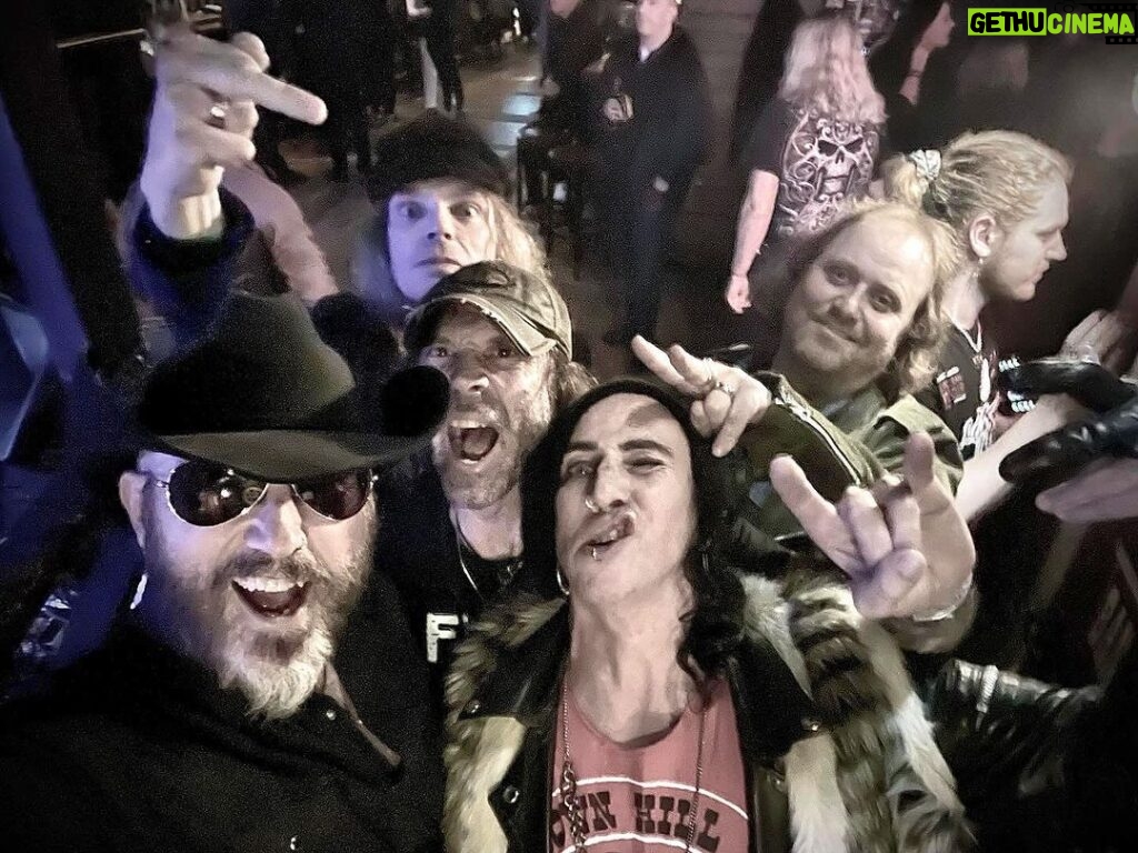 Dregen Instagram - Repost from @spaghetti666 Look who came to the show! So good to see our friends from @thehellacopters. Talk about brothers in rock, these guys sure are…Thanks fellas! @dregenofficial @metalmartyofficial @supersuckers