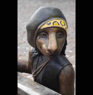 Dregen Instagram - I am, of course flattered and greatful, but also a bit shocked to be honest! ☺️Thank you Emma Ströde Falk for crafting this bronze sculptor and thank you Nässjö and the renewed train station for letting me lurk around 24/7. 
✖️♥️
