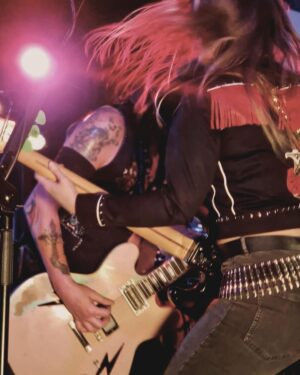 Dregen Instagram - Tack som fan Torstuna! What a great, sweaty opening night of the tour! And 3-0 against Brynäs. Tonight we’ll play at Pigalle in Nässjö! ALL WOMEN AND MEN PLAY ON 10! ✖️♥️🏴‍☠️

Photo: @emmasagaekstrom

#dregen
#majsanlindberg 
#huxnettermalm 
#michelsantunione 
#sagasalongentorshälla 
#topptopp
#toffsy 
#djurgården 
#kentanilssonrecordsgroup
#fimpen 
#globenfoodmarket 
#svanberg