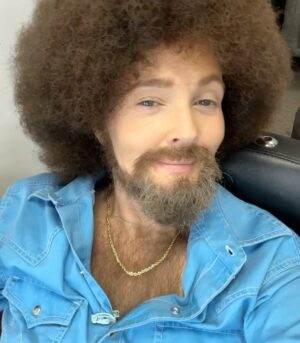 Drew Barrymore Instagram - Halloween at @thedrewbarrymoreshow
@bobross_thejoyofpainting #BobRoss 
@people

Hair @mrdanielhowellhair 
Makeup @llgulino 
Costume @_leeharris_ @matthewkilgore @neffnyc 

📸 @ashbeann