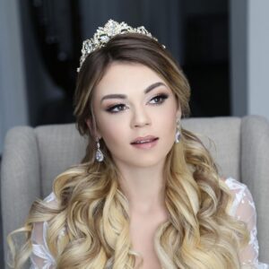Drew Catherine Instagram - A fun bridal glamour look with @katerinarapoportinc ! 
She did the amazing hair & make up, as well as the photos! Super talented woman! Should I do more looks like this ? Do you prefer my natural / no make up looks? 
Nails by @ann_hardrocknails 
Hair by @bellamihair 
#bridal#glam
