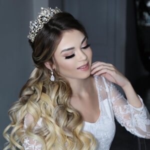 Drew Catherine Instagram - A fun bridal glamour look with @katerinarapoportinc ! 
She did the amazing hair & make up, as well as the photos! Super talented woman! Should I do more looks like this ? Do you prefer my natural / no make up looks? 
Nails by @ann_hardrocknails 
Hair by @bellamihair 
#bridal#glam