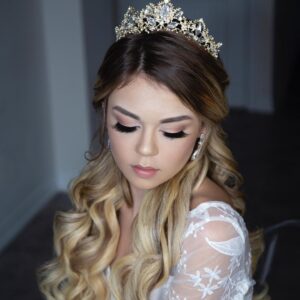 Drew Catherine Instagram - A fun bridal glamour look with @katerinarapoportinc ! 
She did the amazing hair & make up, as well as the photos! Super talented woman! Should I do more looks like this ? Do you prefer my natural / no make up looks? 
Nails by @ann_hardrocknails 
Hair by @bellamihair 
#bridal#glam