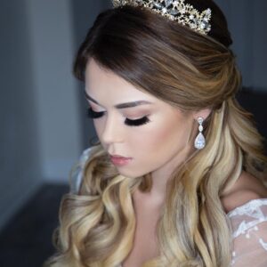 Drew Catherine Instagram - A fun bridal glamour look with @katerinarapoportinc ! 
She did the amazing hair & make up, as well as the photos! Super talented woman! Should I do more looks like this ? Do you prefer my natural / no make up looks? 
Nails by @ann_hardrocknails 
Hair by @bellamihair 
#bridal#glam