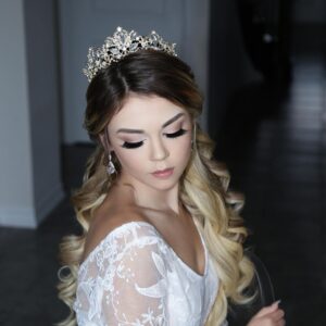 Drew Catherine Instagram - A fun bridal glamour look with @katerinarapoportinc ! 
She did the amazing hair & make up, as well as the photos! Super talented woman! Should I do more looks like this ? Do you prefer my natural / no make up looks? 
Nails by @ann_hardrocknails 
Hair by @bellamihair 
#bridal#glam